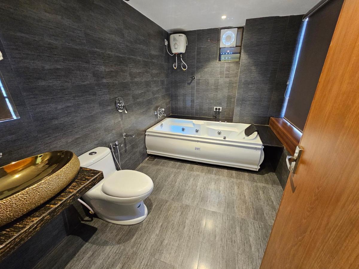 Rds Hotel Ahmedabad Bagian luar foto