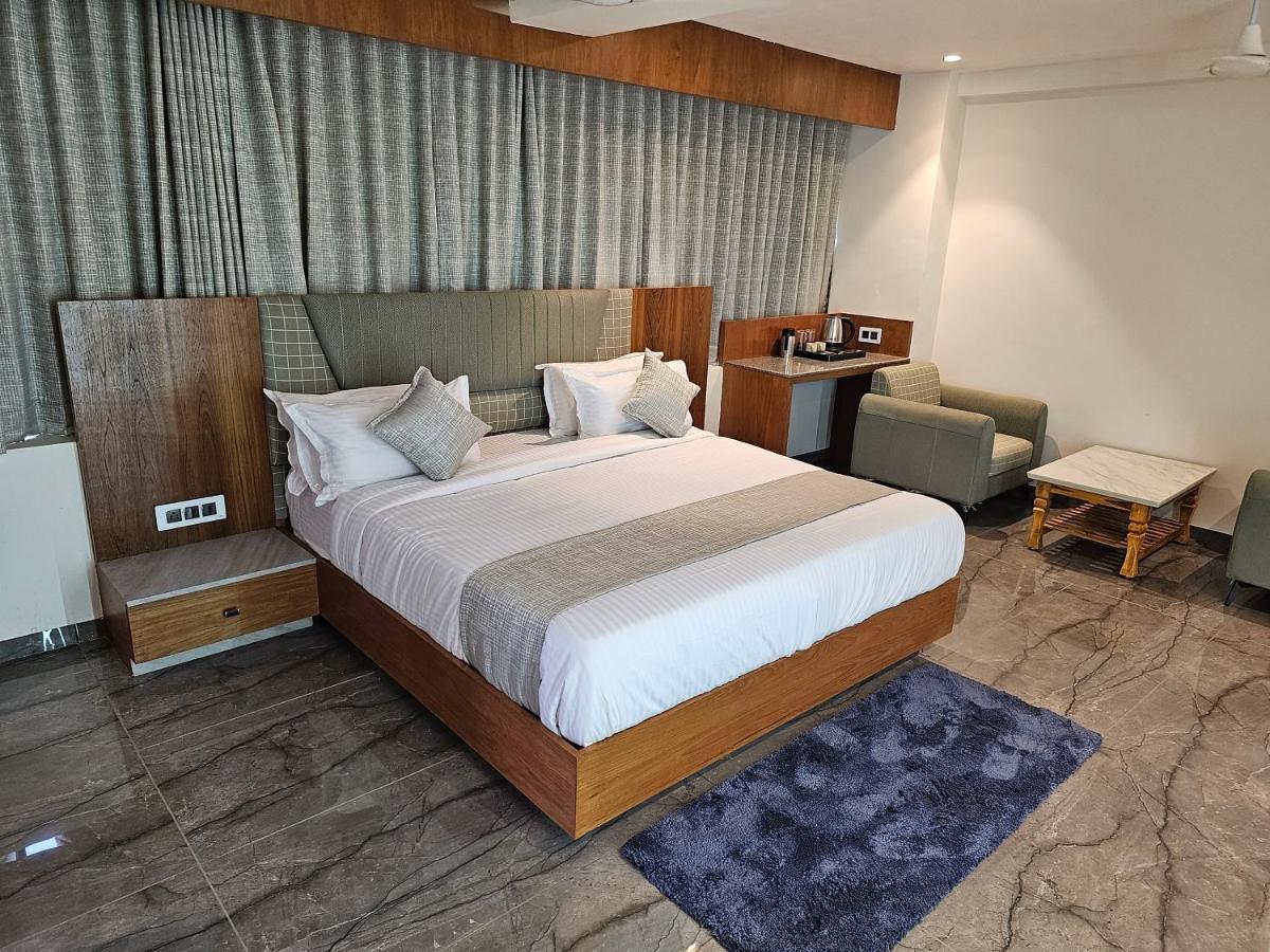 Rds Hotel Ahmedabad Bagian luar foto
