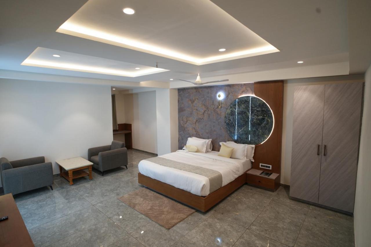Rds Hotel Ahmedabad Bagian luar foto
