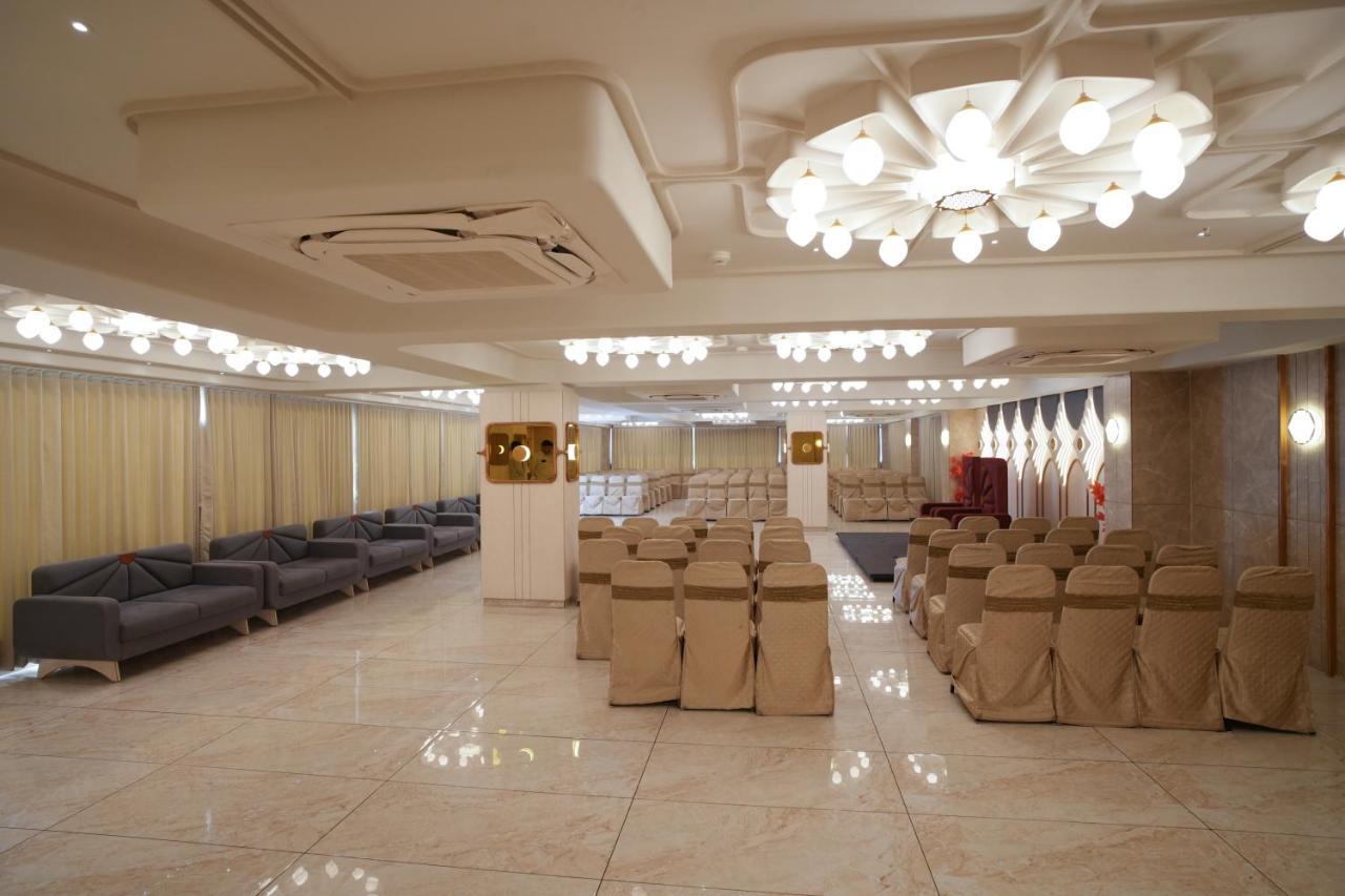 Rds Hotel Ahmedabad Bagian luar foto