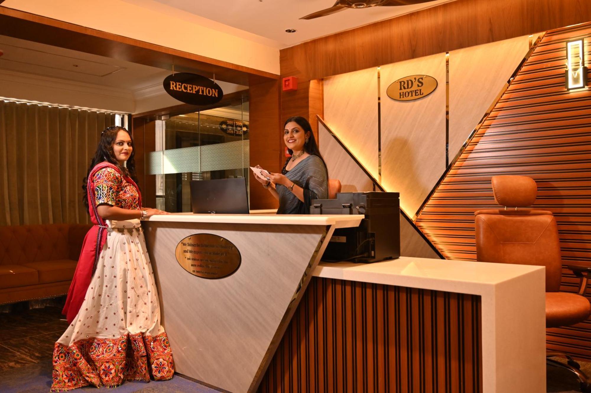 Rds Hotel Ahmedabad Bagian luar foto