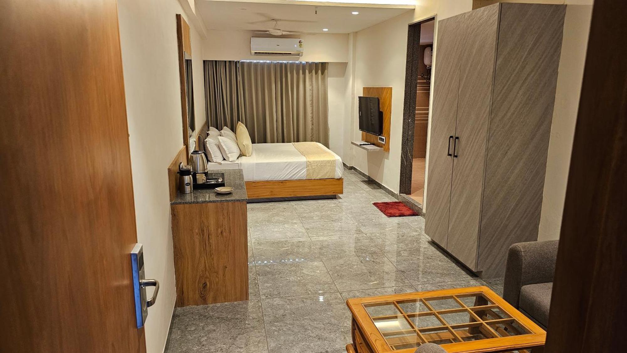 Rds Hotel Ahmedabad Bagian luar foto