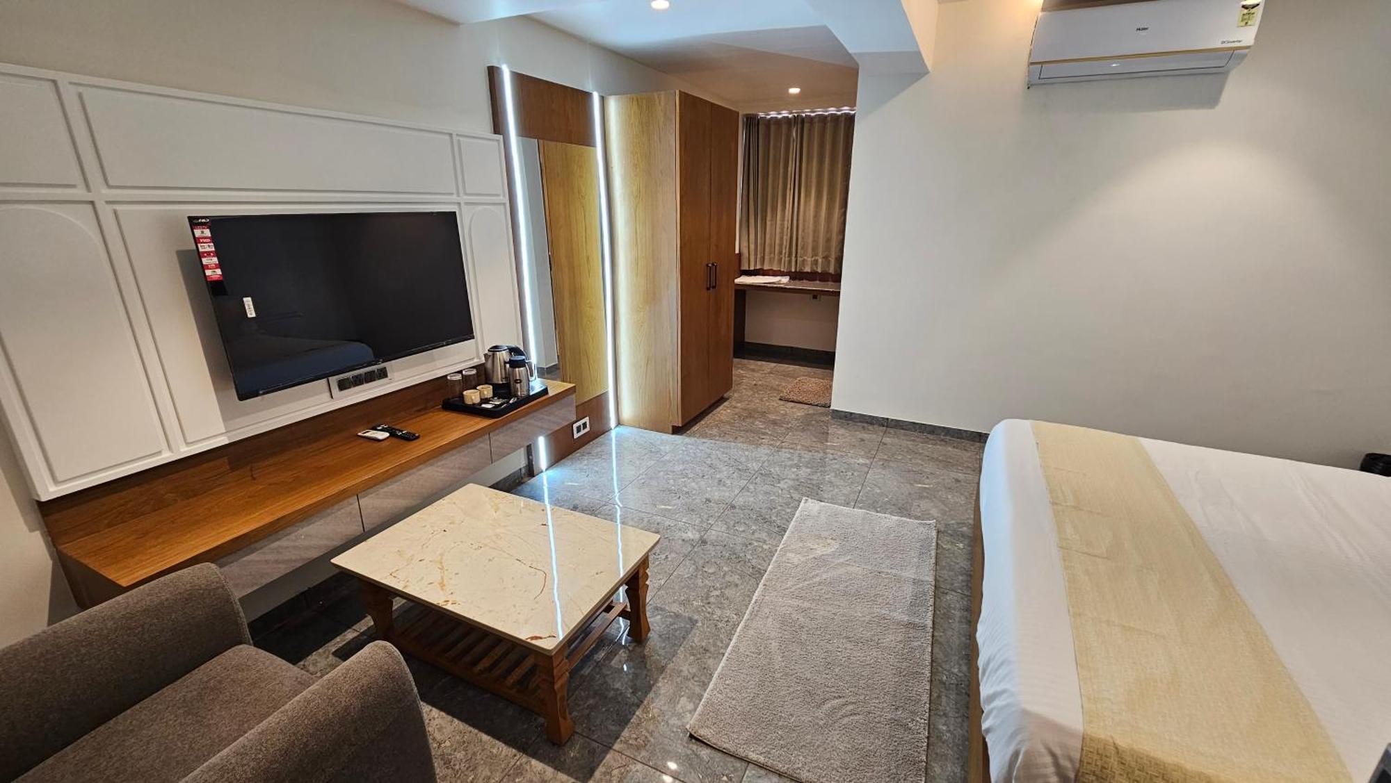 Rds Hotel Ahmedabad Bagian luar foto